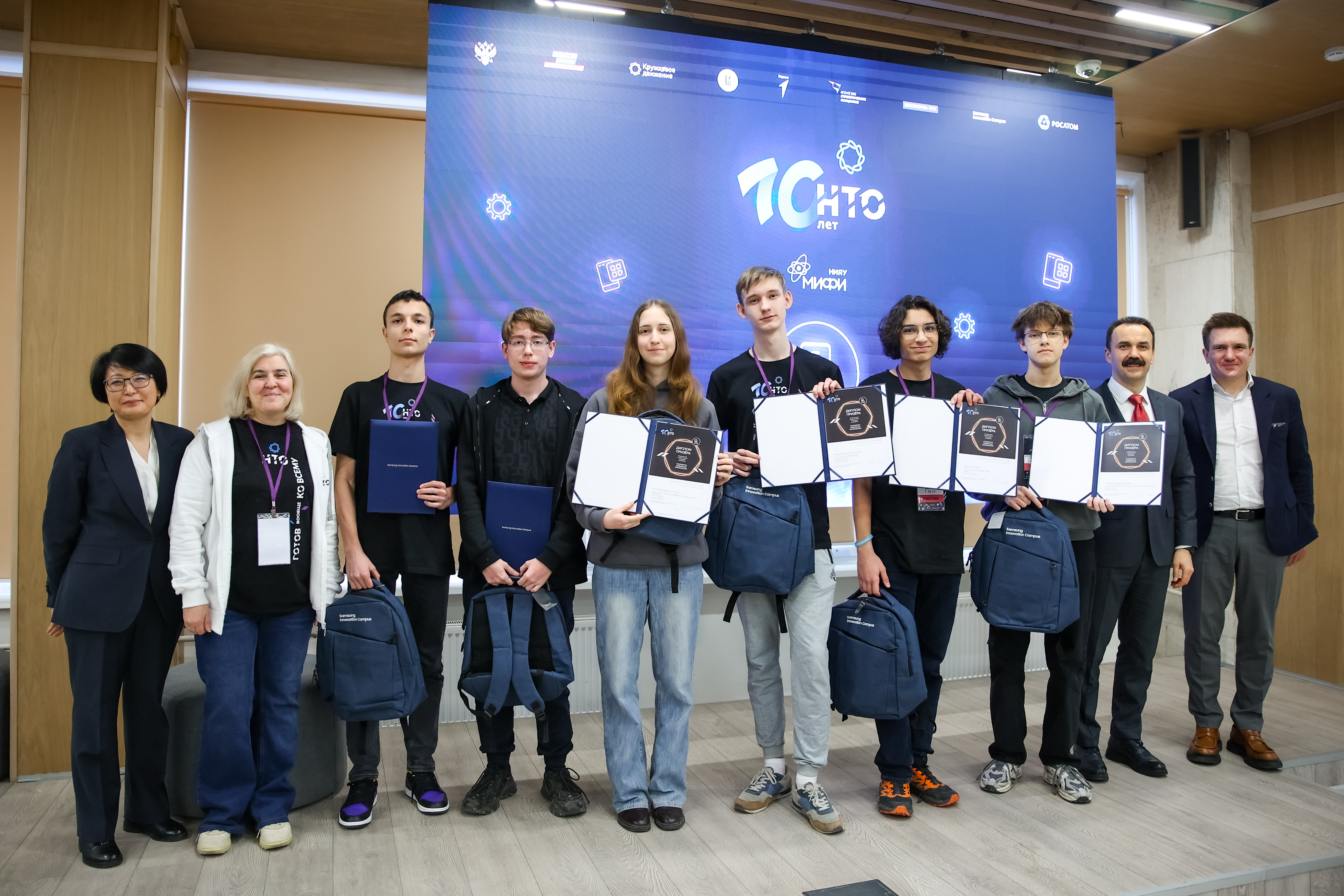 Приложение для входа на предприятие по QR-коду разработали школьники на финале НТО в Москве 