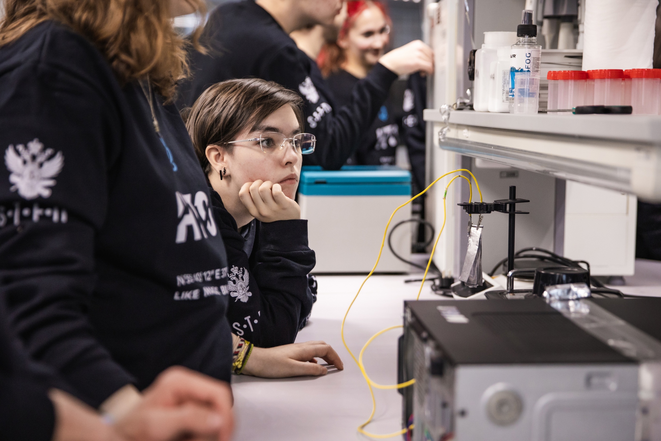 В финале Национальной технологической олимпиады старшеклассники разработали гидрофобное покрытие для алюминия